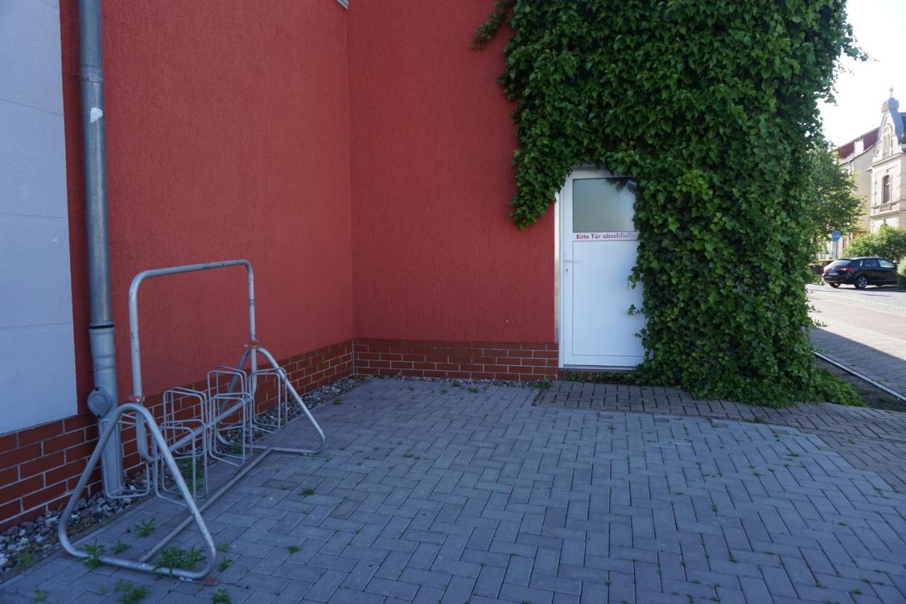 Hotel Am Bahnhof Waren  Exterior foto